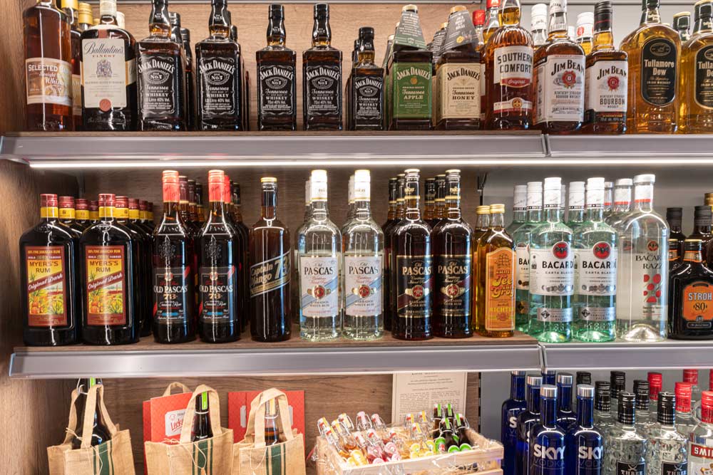 Spirituosen Sortiment Rum und Whisky